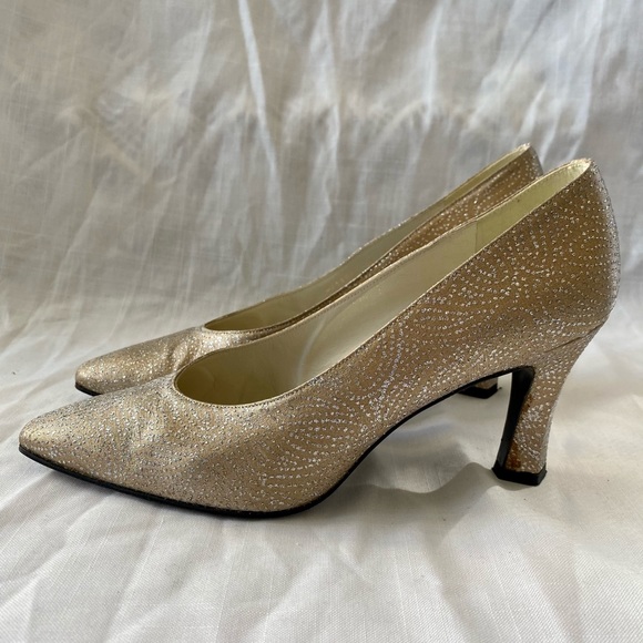 STUART WEITZMAN GOLD & SILVER HEELS - Picture 10 of 15